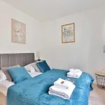 Charming Apartment In The Heart Of The Marais